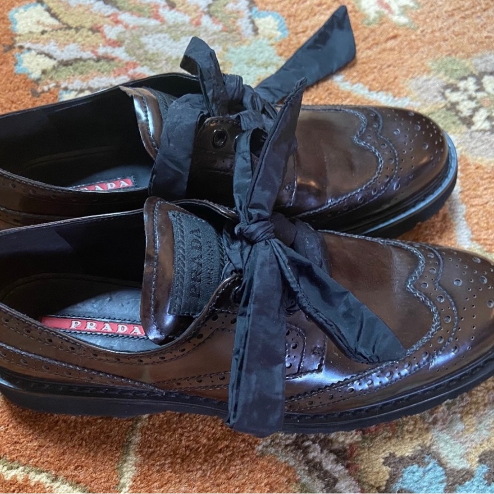 PRADA Oxford Loafers Brown Patent Leather with lug sole - womens size 7.5 38